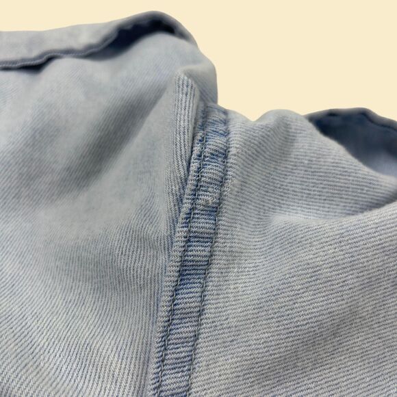 90s Riders highrise denim shorts, vintage 33" waist womens lightwash shorts - Picture 5 of 9